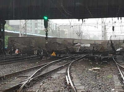 Andheri Bridge Collapses: मुंबईत पूल कोसळला!