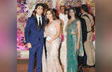 पार्टी में सबकी नजरें अमिताभ की नातिन नव्या व शाहरुख के बेटे आर्यन पर