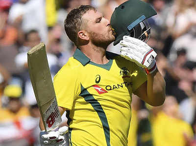 ZIM vs AUS T20: एरॉन फिंच ने तोड़ा अपना ही रेकॉर्ड, जिम्बाब्वे के खिलाफ बना डाले 172 रन