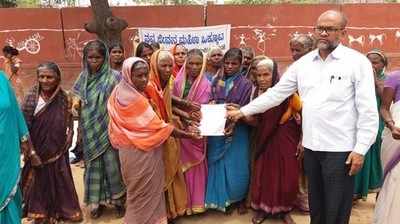 ಪಿಂಚಣಿ ಹೆಚ್ಚಳಕ್ಕೆ ಆಗ್ರಹಿಸಿ ಪ್ರತಿಭಟನೆ