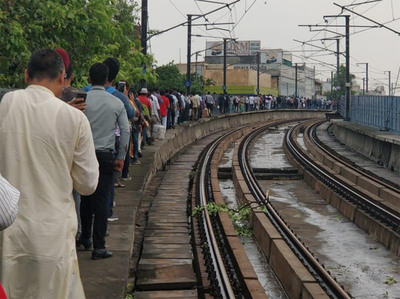 लाजपत नगर के पास मेट्रो पर गिरी रेलिंग, वायलट लाइन बाधित