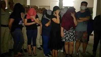 స్పా సెంటర్ ముసుగులో వ్యభిచారం.. 15 మంది అరెస్టు