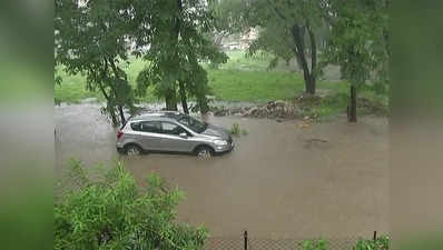 महाराष्ट्र: नागपुर में भारी बारिश, विधानसभा के अंदर घुसा पानी, टल गया सत्र