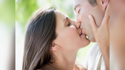 प्यार जताने के लिए किस करने के 7 अलग-अलग तरीके