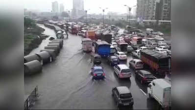 मुंबई: बारिश के बाद लगा ट्रैफिक