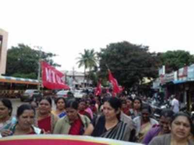 ಬೇಡಿಕೆ ಈಡೇರಿಕೆಗೆ ಆಗ್ರಹಿಸಿ ಪ್ರತಿಭಟನೆ