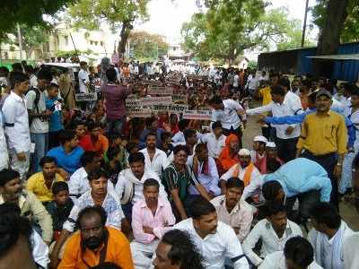 आरोपींना मृत्यूदंडाची मागणी