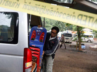 थाइलैंड: रेस्क्यू ऑपरेशन शुरू,  इलाका खाली कराया, ऐंबुलेंस स्पॉट पर