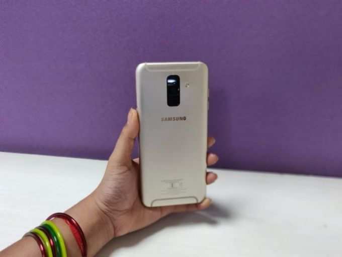 samsung galaxy a6 plus rear hand