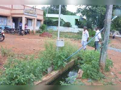 ನಿಂಬಳಗೇರಿ: ಗ್ರಾ.ಪಂ.ಕಚೇರಿ ಮುಂಭಾದಲ್ಲಿಯೇ ಅಸ್ವಚ್ಛತೆ