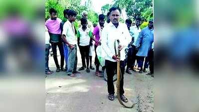 ಕಾಡಶೆಟ್ಟಿ ಅಂಗನವಾಡಿ ಕೇಂದ್ರದಲ್ಲಿ ಹಾವು!