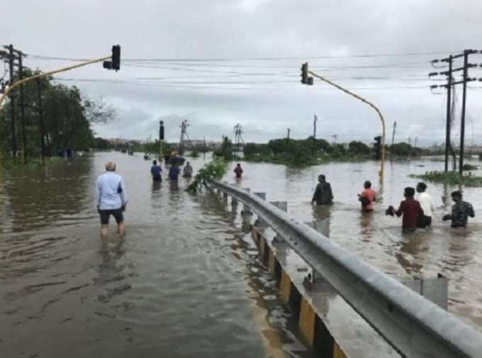 ముంబై రెయిన్ ఎఫెక్ట్.. ఎక్కడ చూసినా నీళ్లే