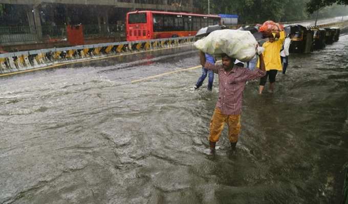 ముంబై రెయిన్ ఎఫెక్ట్.. ఎక్కడ చూసినా నీళ్లే