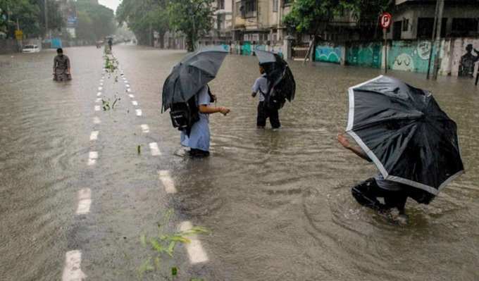 ముంబై రెయిన్ ఎఫెక్ట్.. ఎక్కడ చూసినా నీళ్లే