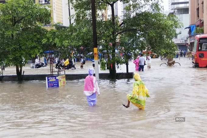 ముంబై రెయిన్ ఎఫెక్ట్.. ఎక్కడ చూసినా నీళ్లే