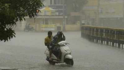 தேனி, திண்டுக்கல், நீலகிரி, கோவை  மாவட்டங்களில் கனமழைக்கு வாய்ப்பு: வானிலை மையம் தகவல்