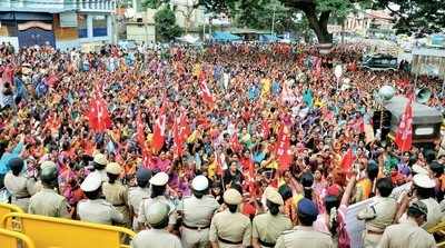 ಬೇಡಿಕೆ ಈಡೇರಿಕೆಗೆ ಆಗ್ರಹಿಸಿ ಪ್ರತಿಭಟನೆ