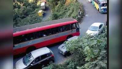 ಶಿರಾಡಿ ಘಾಟಿ: ಮರ ಬಿದ್ದು ರಸ್ತೆಯಲ್ಲೇ ಬಾಕಿಯಾದ ಸ್ಪೀಕರ್‌, ಸಚಿವ, ಶಾಸಕರು