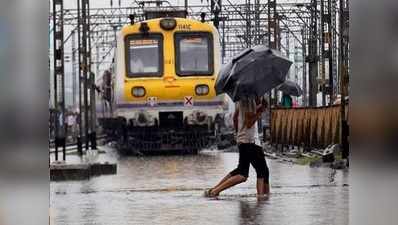 बारिश को लगा ब्रेक तो रफ्तार पकड़ने लगी मुंबई, धीरे-धीरे चल रहीं ट्रेनें