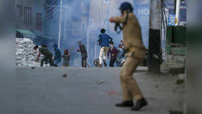कुपवाड़ा में मुठभेड़ के दौरान हिंसक प्रदर्शन, तनाव के बाद इंटरनेट और स्कूल-कॉलेज भी बंद