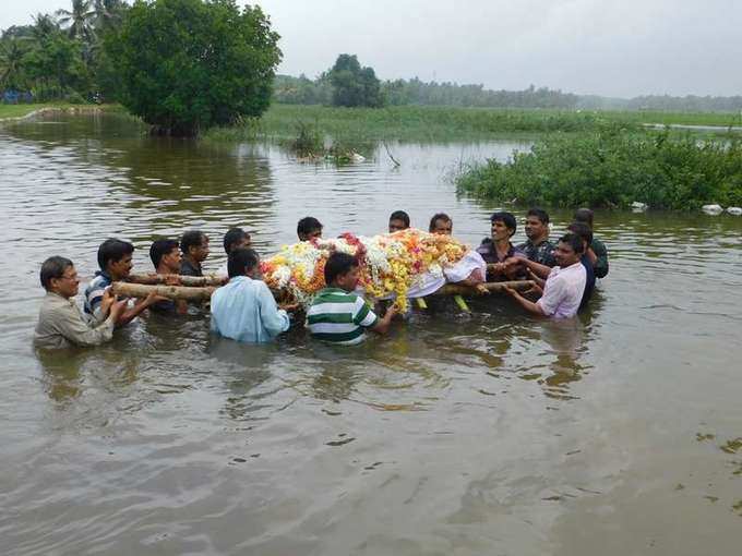 ಅಂಕೋಲಾ ಸೇತುವೆ ಮುರಿದ ಕಾರಣ ಶವಯಾತ್ರೆಗೆ ತೊಂದರೆ