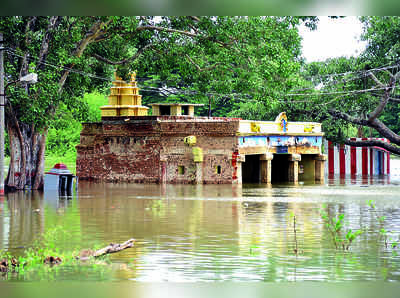 ಪ್ರವಾಹ: ಗುಂಡ್ಲು ನದಿ ತೀರದ 4 ಮನೆ ಜಲಾವೃತ