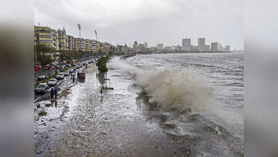 मुंबई में वीकेंड पर हाई टाइड, भारी बारिश का अलर्ट, अरब सागर ने उगला कचरा