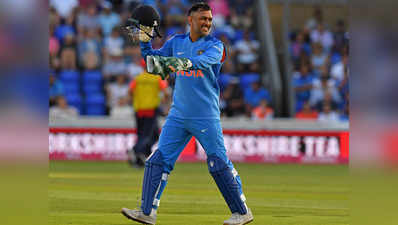 वनडे क्रिकेट में 300 कैच लेने वाले पहले भारतीय विकेटकीपर बने महेंद्र सिंह धोनी