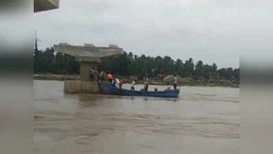 आंध्र प्रदेश: गौतमी नदी में पलटी नाव, कई लापता