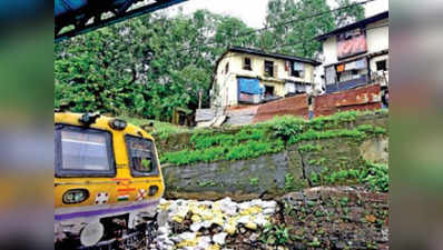 हादसे से सीखा प्रशासन, स्टेशन के पास की दीवारों का निरीक्षण जारी