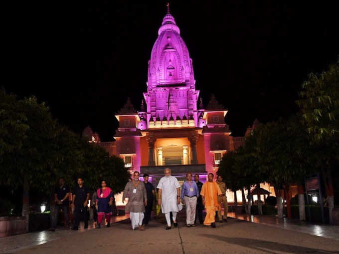 PM ने किए BHU विश्‍वनाथ मंदिर में दर्शन