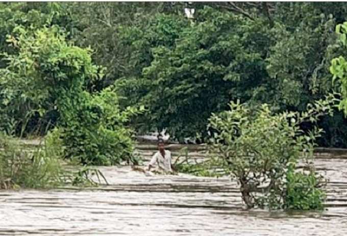 ಪ್ರವಾಹಕ್ಕೆ ಸಿಲುಕಿ ಪರದಾಟ