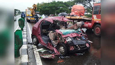 पुणे-मुंबई महामार्गावर दोन कारचा अपघात; ७ ठार