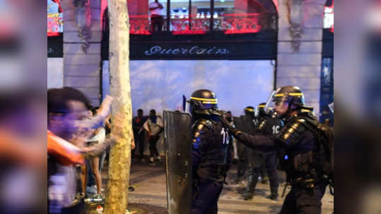 फ्रान्समध्ये विजयानंतर अपघात, पोलिसांशी संघर्ष