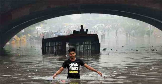 बारिश से दिल्ली का भी हाल बुरा