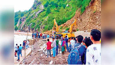 मूसलाधार बारिश से हिमाचल में कई जगह लैंडस्लाइड, घंटों फंसा रहा ट्रैफिक