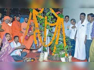 ಸಮಾಜದ ಏಳ್ಗೆಗೆ ಮಠಗಳ ಕೊಡುಗೆ ಅಪಾರ