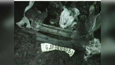 राजकोटः ट्रक से टकराकर कार में लगी आग, 8 लोग जिंदा जले