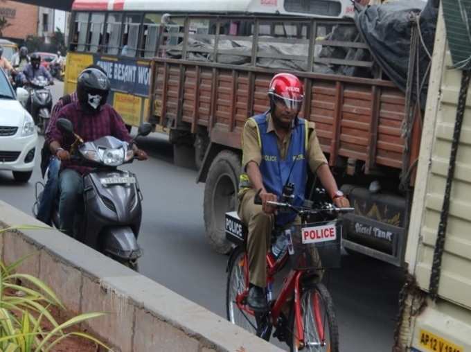 హైదరాబాద్‌ పోలీసుల సైకిల్ పెట్రోలింగ్