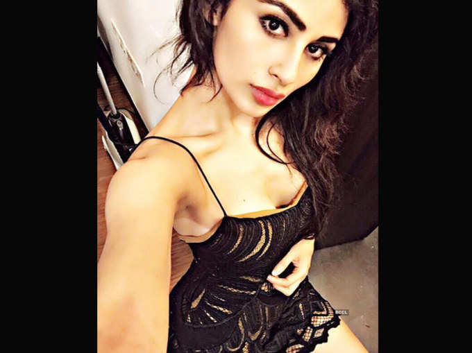 mouni roy