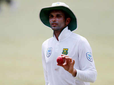 SL vs SA कोलंबो टेस्ट: महाराज के आगे नतमस्तक श्री लंका, झटके 9 विकेट