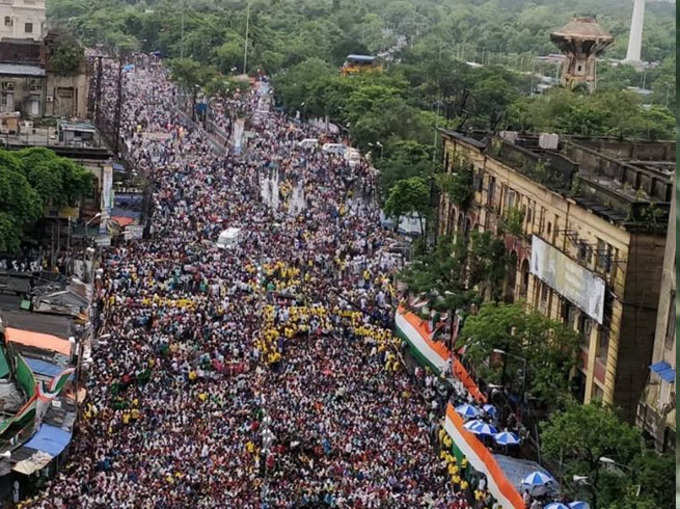 ममता ने दिखाया शक्ति प्रदर्शन, रैली के जुटी भारी भीड़