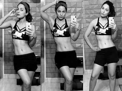 Hina Khan Hot Photos: सोशल मीडिया पर छाईं हिना की हॉट तस्वीरें