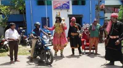 ಕೋಲ್ಕೊತಾದಲ್ಲೂ ಹೆಲ್ಮೆಟ್‌ ಜಾಗೃತಿಗೆ ಯಮ ವೇಷಧಾರಿ