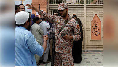 पाकिस्तानी सेना ने मीडिया को पोलिंग स्टेशनों में एंट्री से रोका