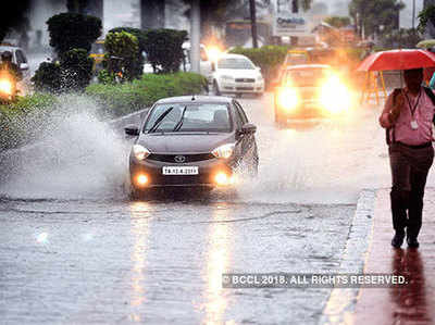 बारिश के मौसम में कार चलाने पर बरतें ये सावधानियां