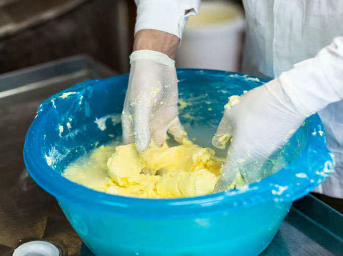 मक्‍खन को धोने का तरीका