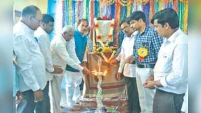 ಕಾಯಕ ಮಾಡಿ ಜೀವನ ಸಾಗಿಸಿ: ಶಿವಳ್ಳಿ