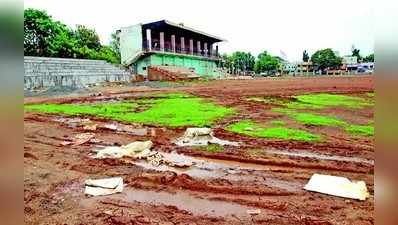 ಮುಗಿಯದ ಕ್ರೀಡಾಂಗಣ, ಕ್ರೀಡಾಪಟುಗಳ ಕಂಪನ