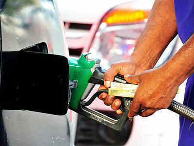 Petrol Price: స్వ‌ల్పంగా త‌గ్గిన పెట్రోలు, డీజిల్ ధ‌ర‌లు